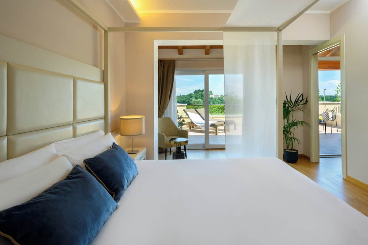 1 bedroom, minibar, in-room safe, desk