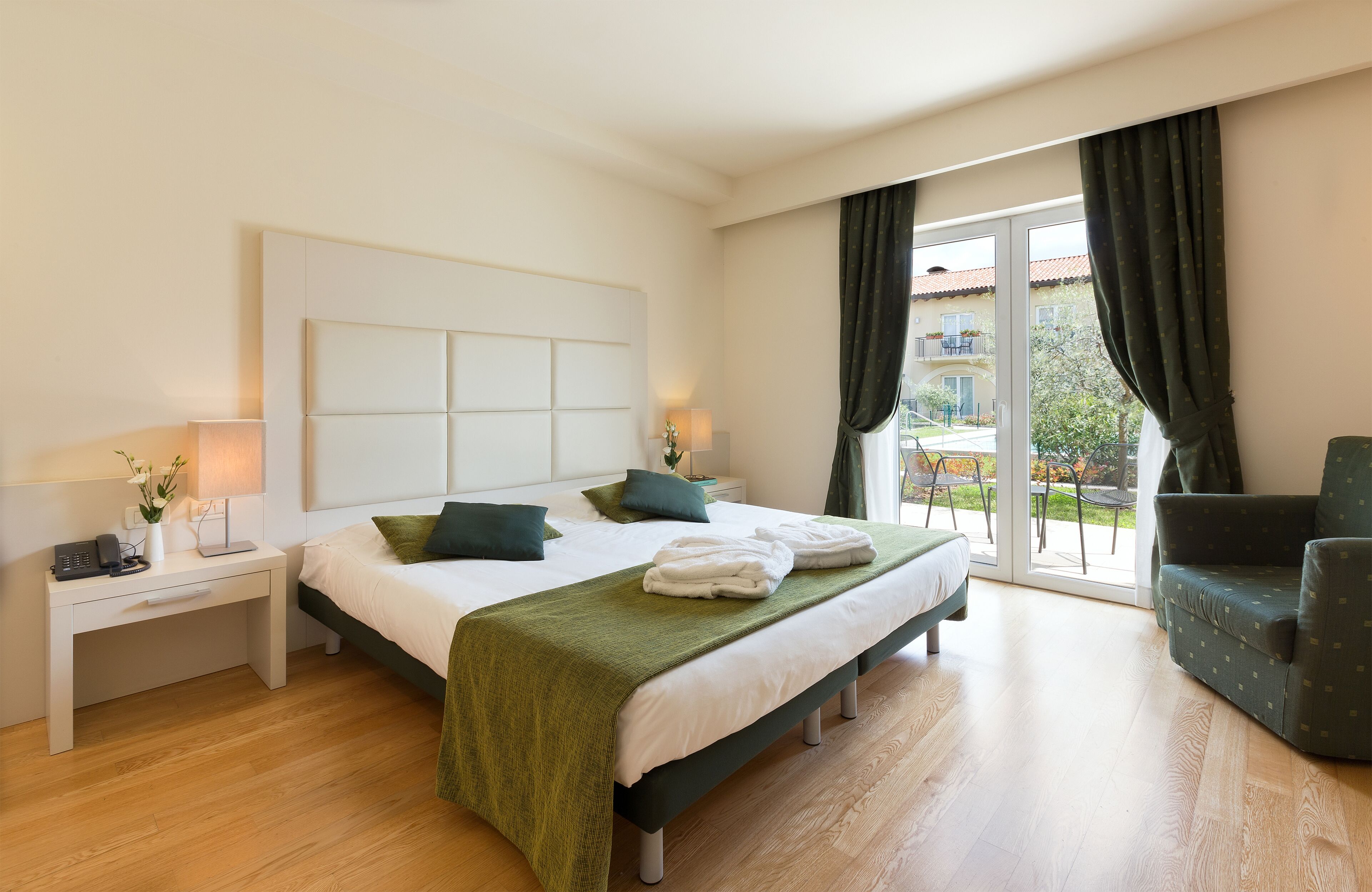 comfort twin room | 1 bedroom, minibar, in-room safe, desk