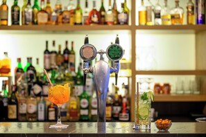 Bar (trong khuôn viên)