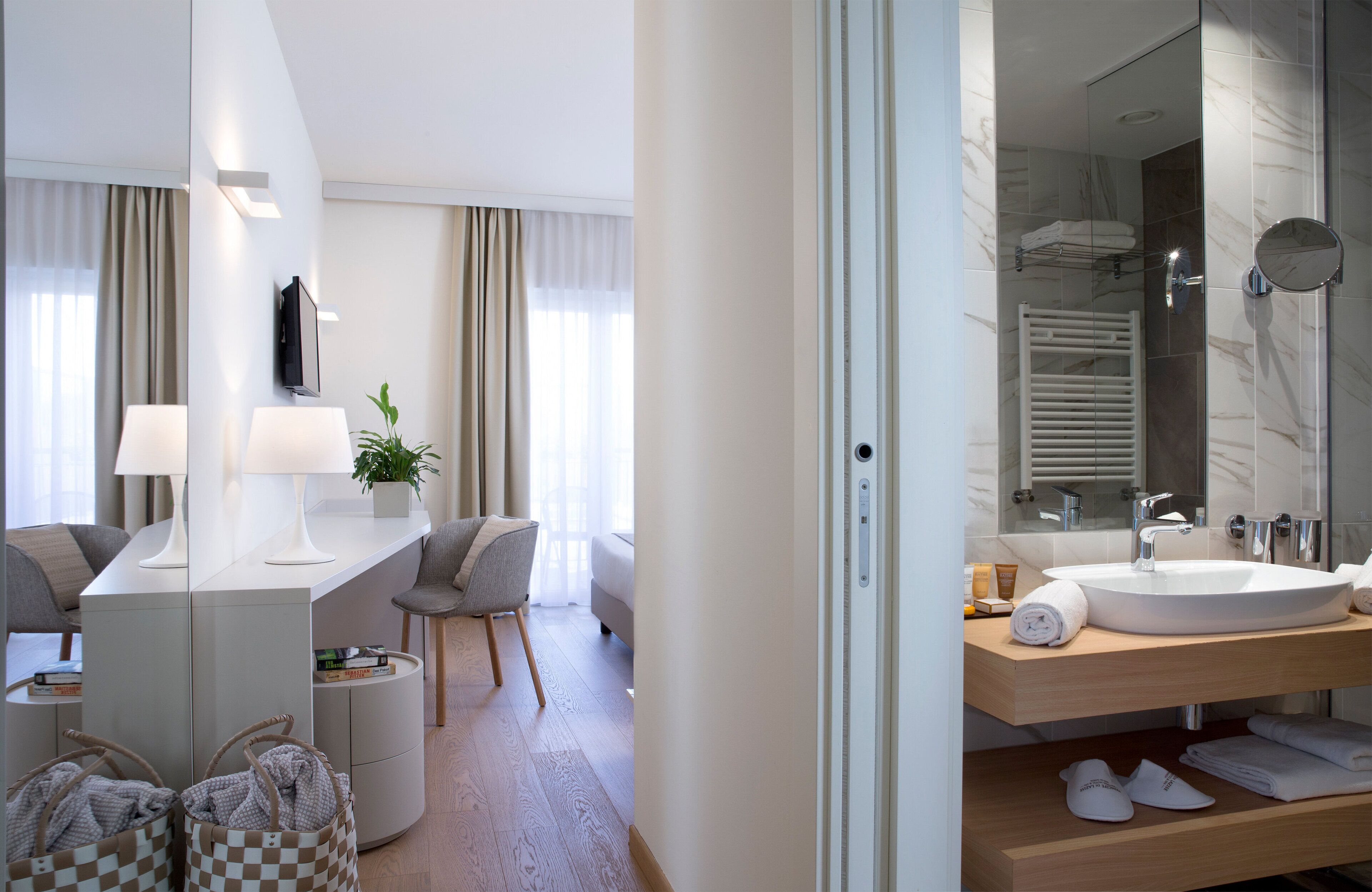 deluxe triple room | 1 bedroom, minibar, in-room safe, desk