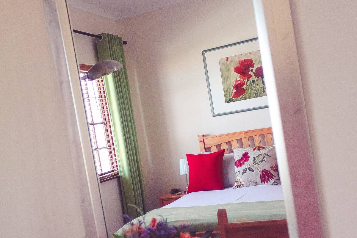 Chambre, 1 grand lit, balcon