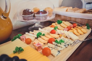 Petit déjeuner complet compris tous les jours