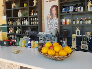 Bar en milieu de piscine