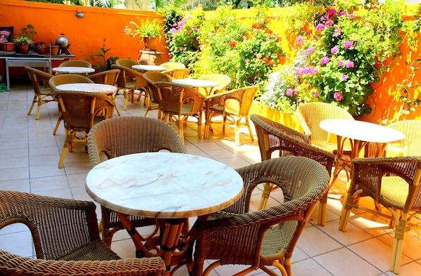 Terrace/patio - Savoy City Hotel (Rhodes)