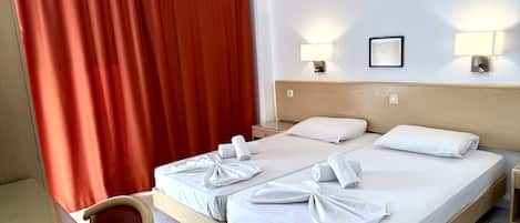 Standard Room with Balcony | Bäddmadrasser, skrivbord, gratis wi-fi och sängkläder