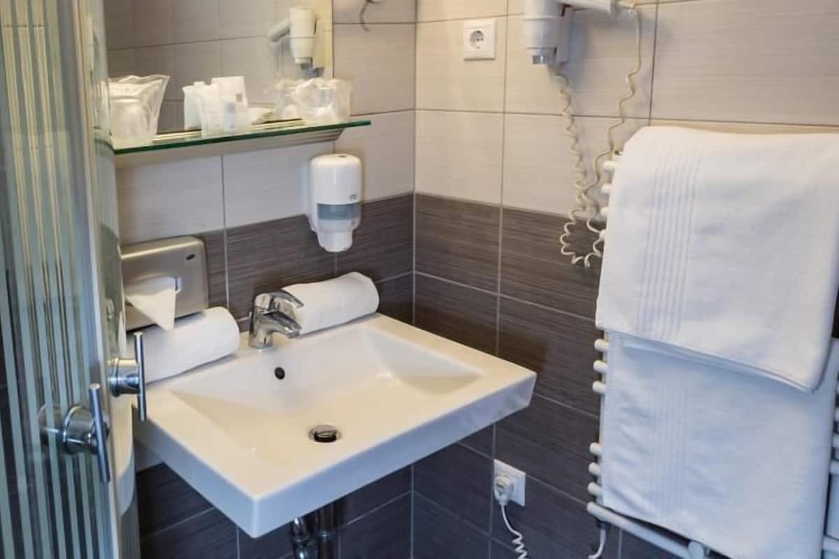 single room | bathroom | hair dryer, towels