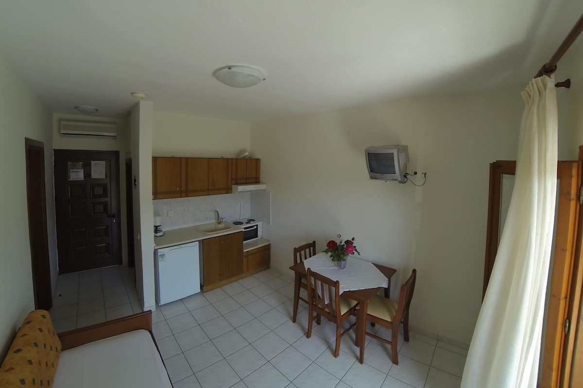 Appartement (3 Adults +1 Child) | Dineren in de kamer