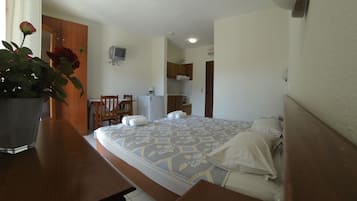 Studio | Brankas dan Wi-Fi gratis