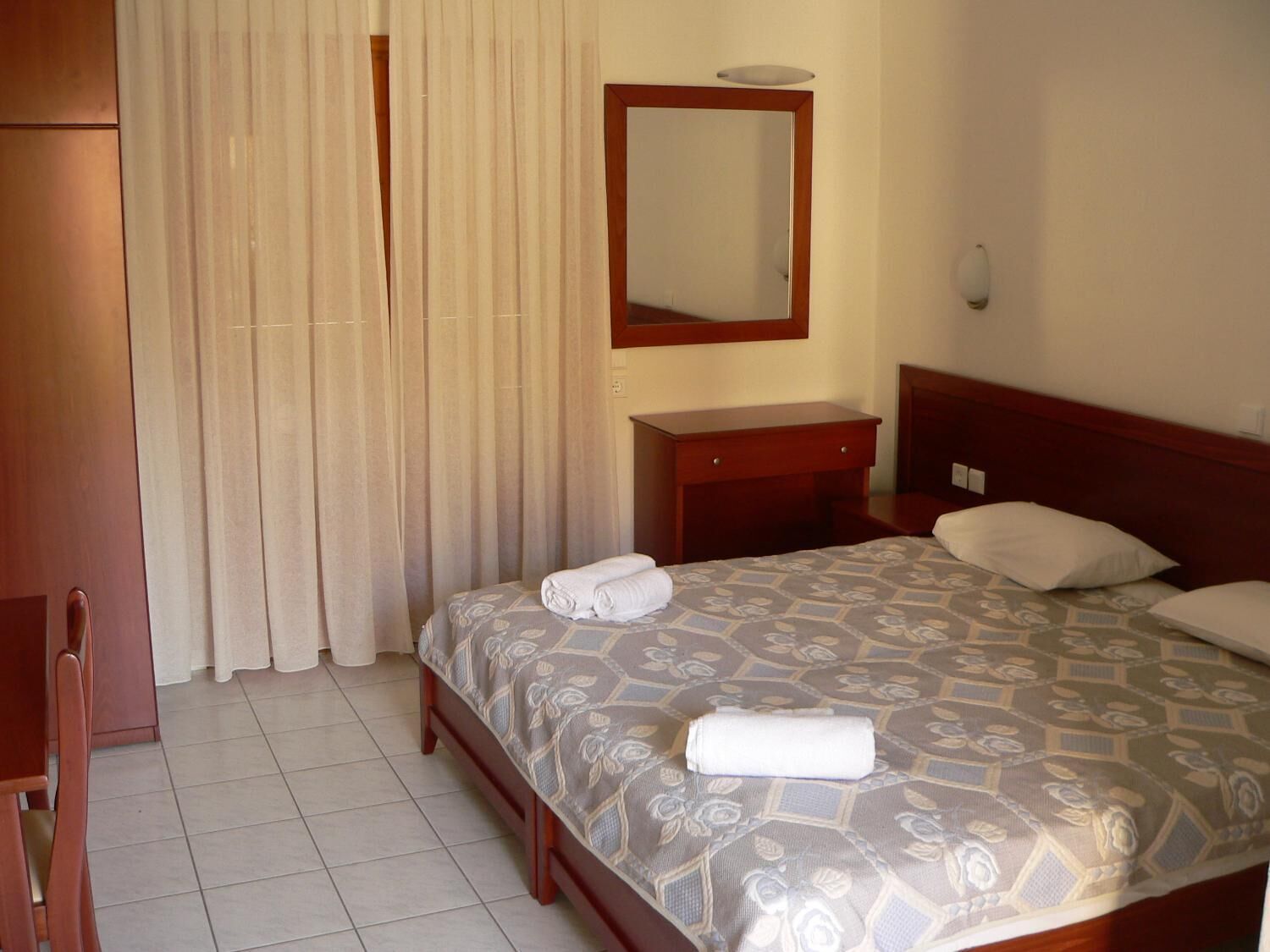 In-room safe, free WiFi