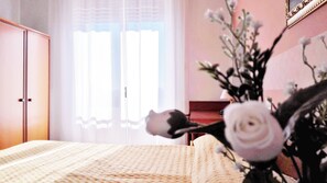 Frette Italian sheets, pillowtop beds, desk, free WiFi - San Gabriele (Loreto)