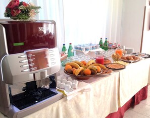 Daily continental breakfast for a fee - San Gabriele (Loreto)
