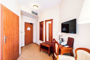 Single Room | Living area