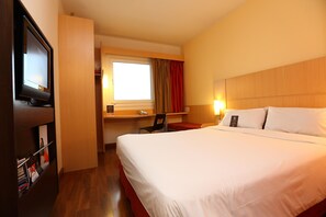 In-room safe, desk, blackout drapes, soundproofing - ibis Buenos Aires Obelisco (Buenos Aires)
