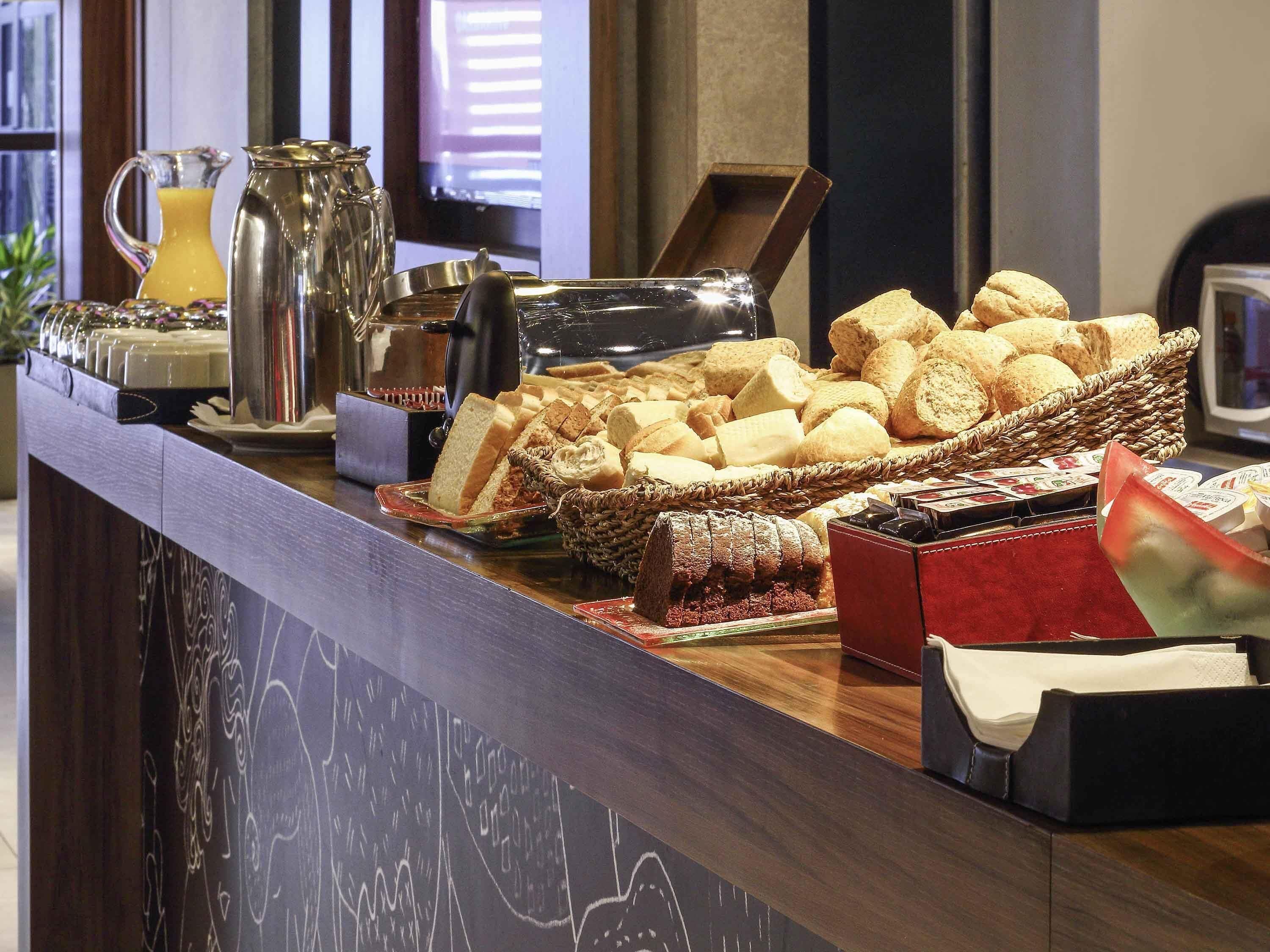 daily buffet breakfast for a fee