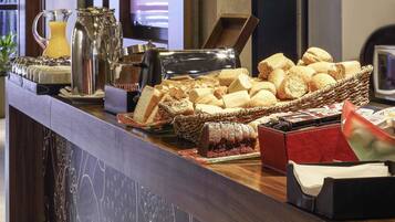 Desayuno buffet todos los días (con cargo)