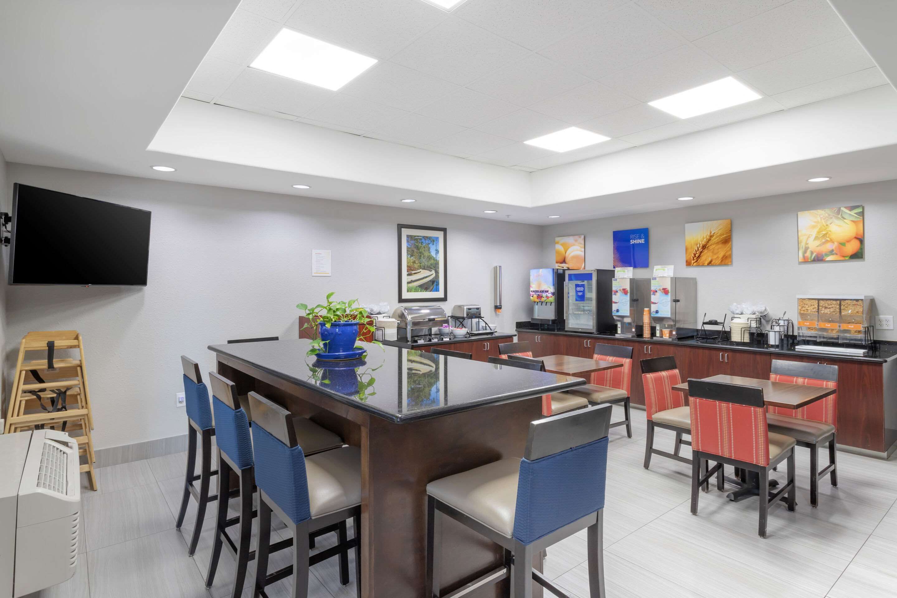 free daily full breakfast