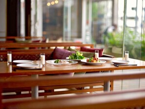 Café da manhã, almoço e jantar