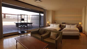 Japanese modern twin | Hypo-allergenic bedding, in-room safe, desk, blackout drapes