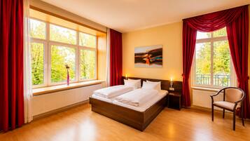 Deluxe Suite | Individually decorated, individually furnished, desk, soundproofing