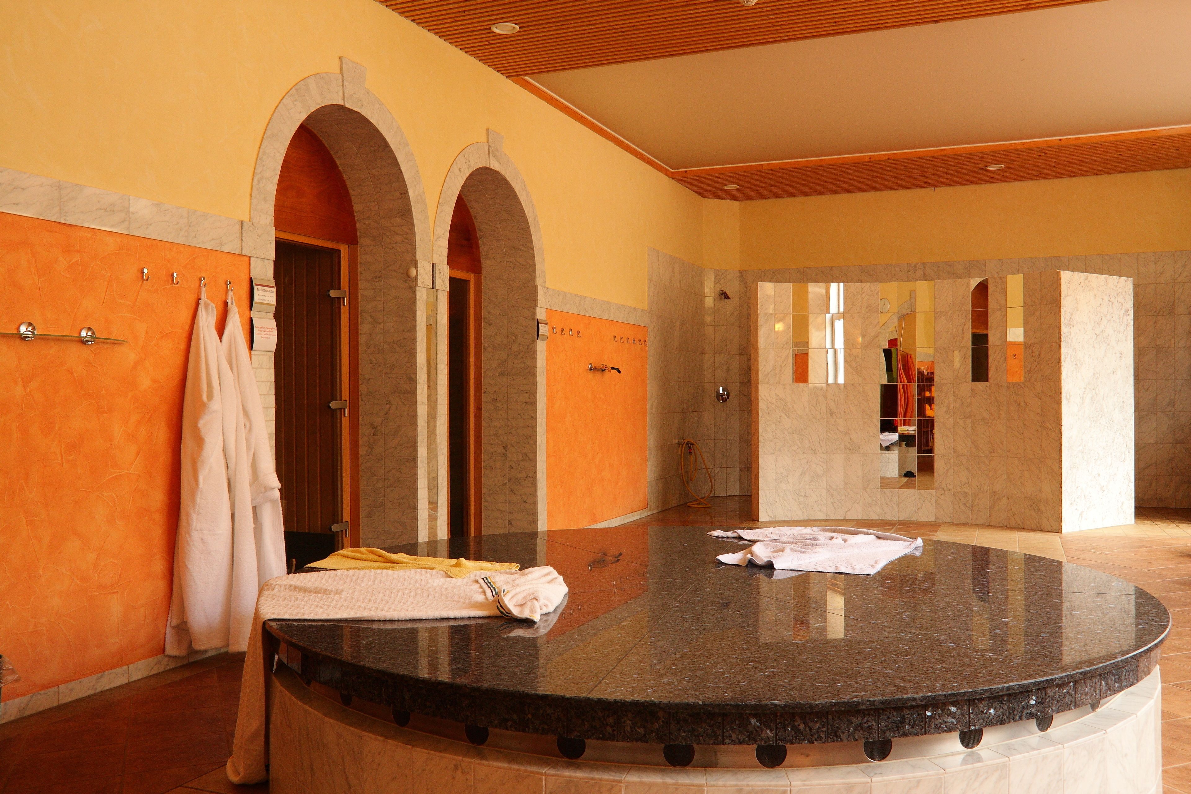 body treatments, 4 treatment rooms, massages