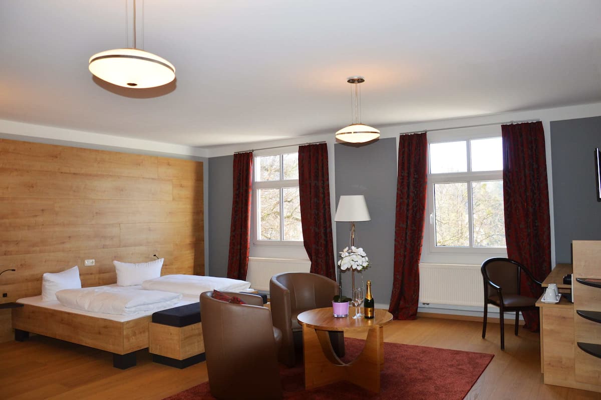 Deluxe Double Room | 1 bedroom, individually decorated, individually furnished, desk