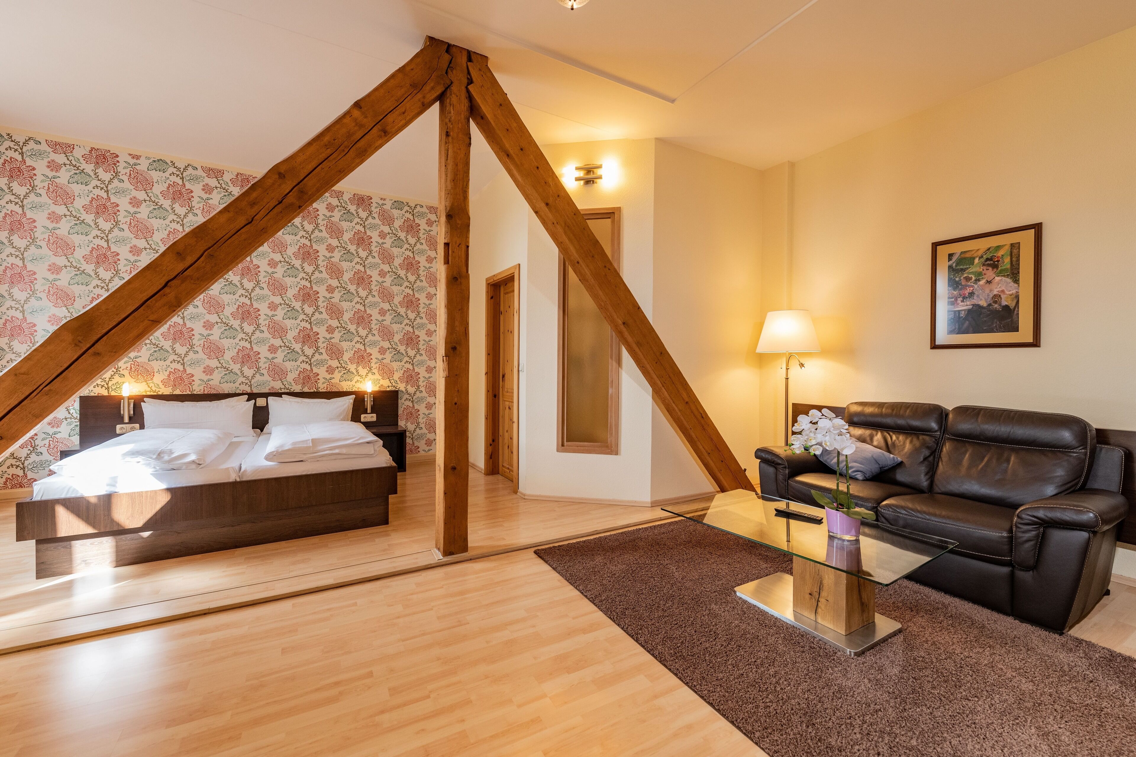 deluxe double room | individually decorated, individually furnished, desk, soundproofing