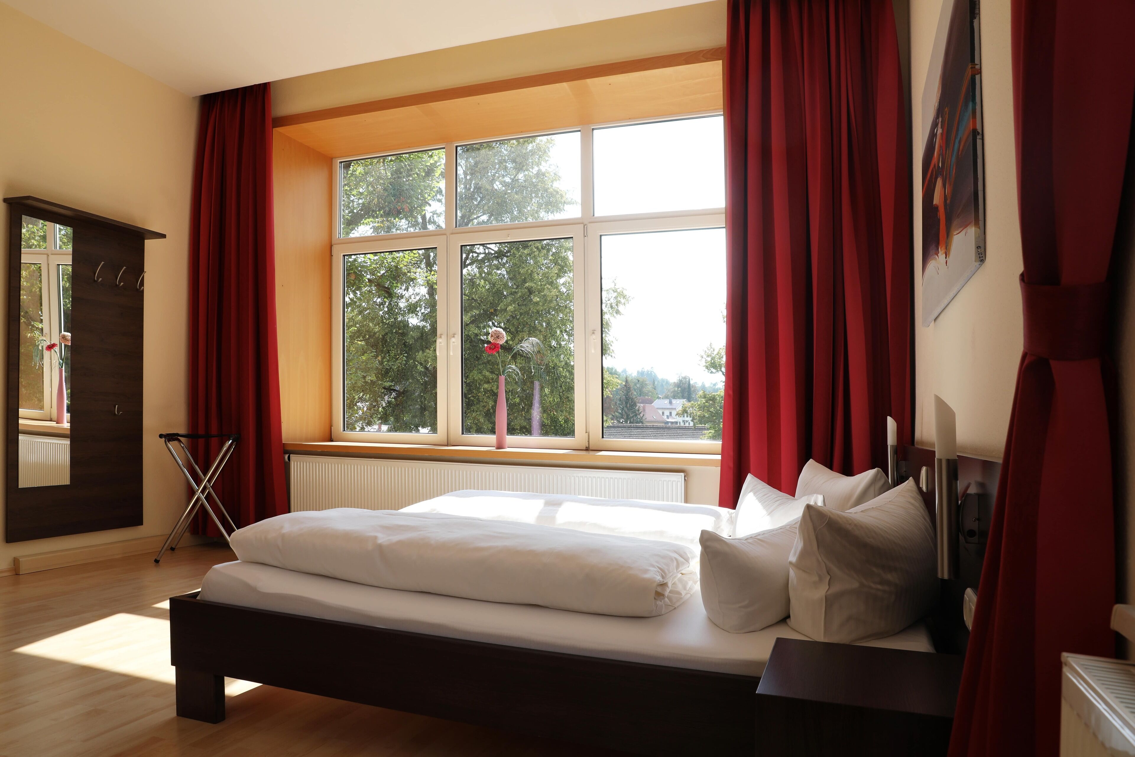 comfort double room | individually decorated, individually furnished, desk, soundproofing