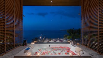 Couples treatment room(s), hot tub, steam room, body treatments
