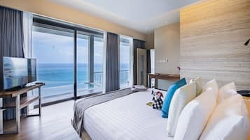 Executive Double Room, 1 King Bed | Premium bedding, minibar, in-room safe, desk