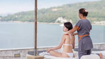 Couples treatment rooms, hot tub, steam room, body treatments
