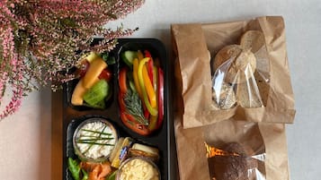 Daily buffet breakfast (PLN 69 per person)