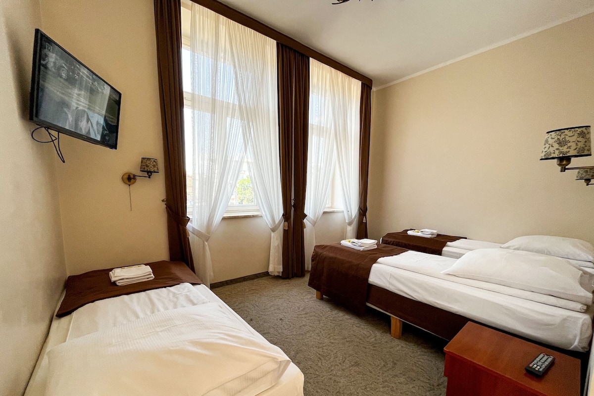 Select Comfort beds, in-room safe, desk, iron/ironing board (on request)