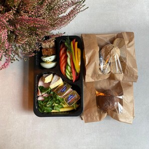 Petit déjeuner buffet (69 PLN par personne)