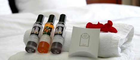 双人房或双床房 | Select Comfort 床、客房内保险箱、办公桌、熨斗/熨板