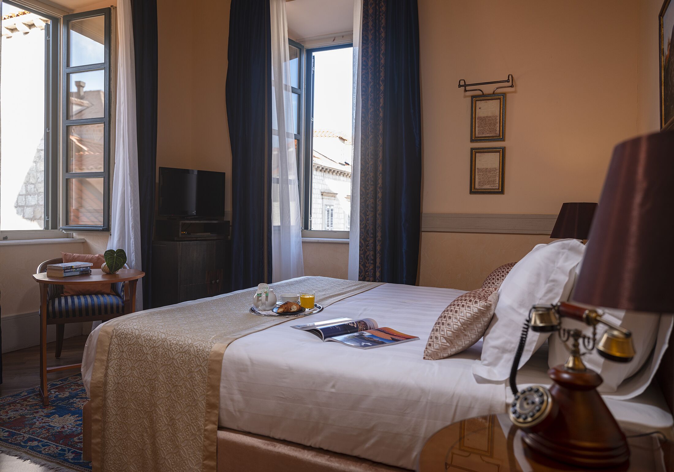 corner deluxe room | 1 bedroom, premium bedding, tempur-pedic beds, minibar