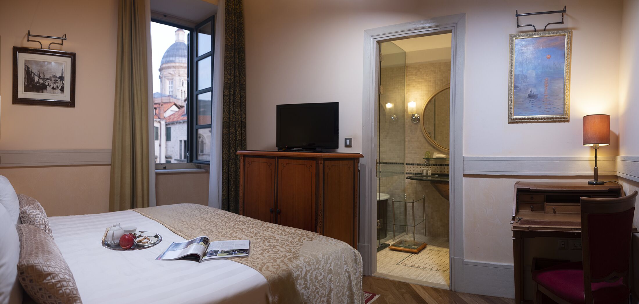 deluxe room | 1 bedroom, premium bedding, tempur-pedic beds, minibar