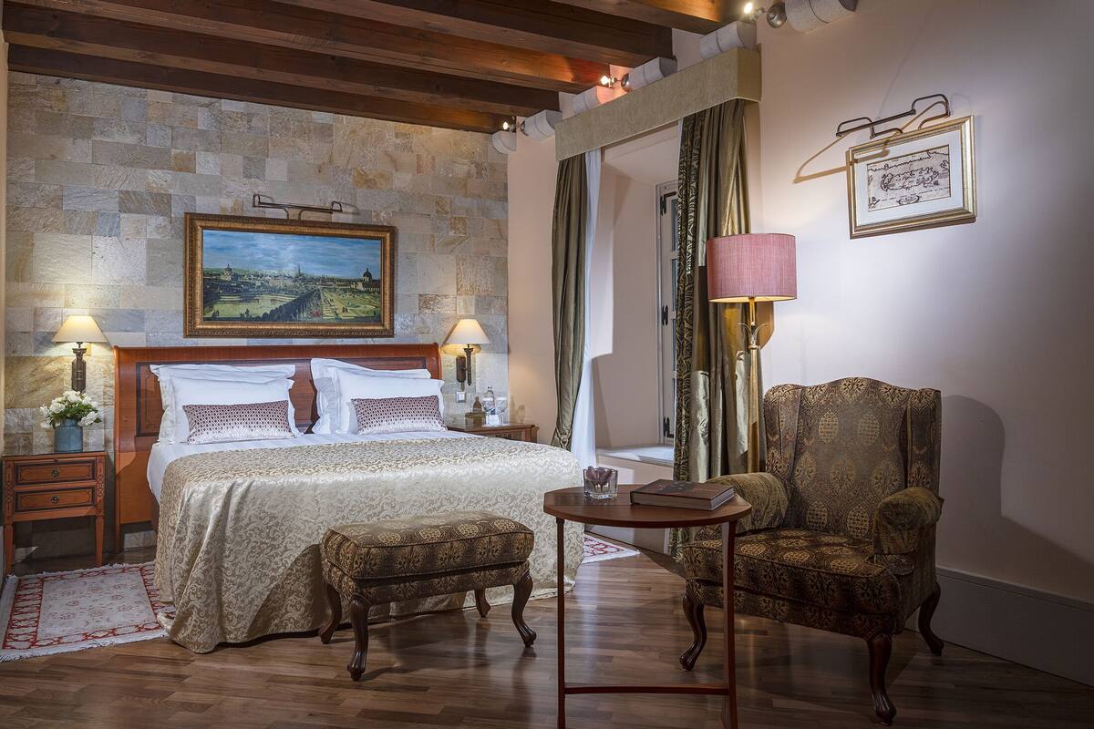 family room, 2 bedrooms | 1 bedroom, premium bedding, tempur-pedic beds, minibar