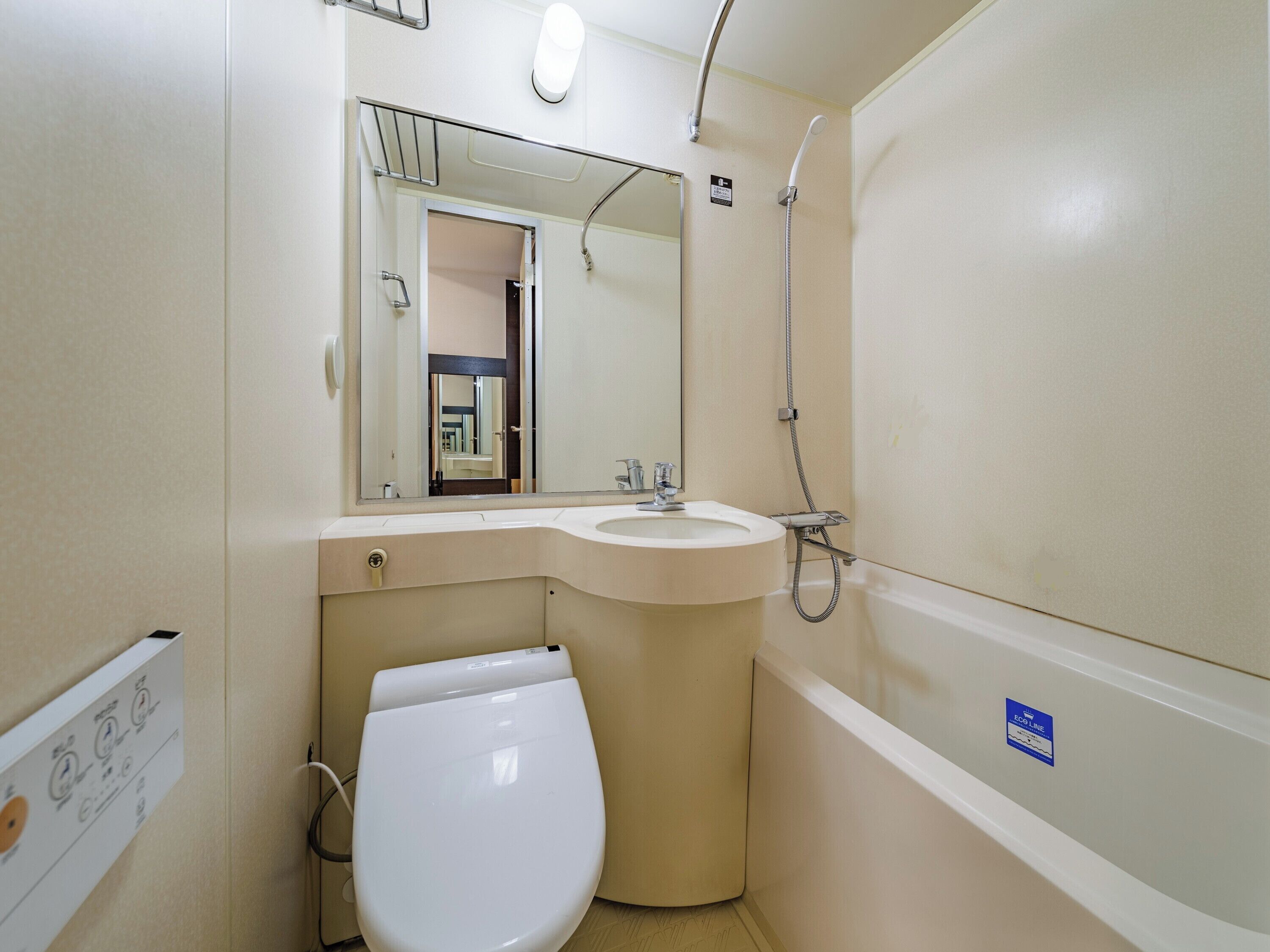 combined shower/bathtub, free toiletries, hair dryer, slippers