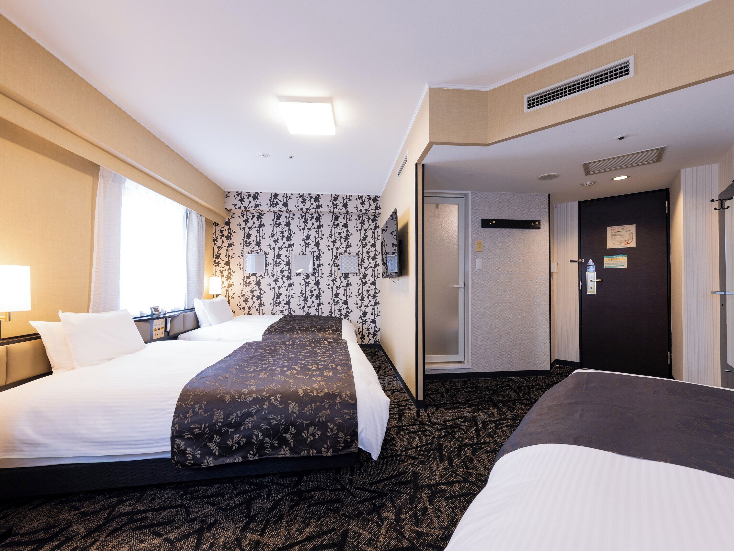 Chambre Triple, plusieurs lits, non-fumeurs | Bureau, Wi-Fi gratuit, draps fournis