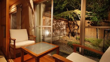 Deluxe Japanese Style Room, Outdoor Bath, 2-4person