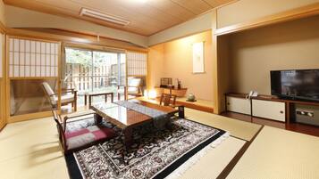 Deluxe Japanese Style Room, Outdoor Bath, 2-4person | Down comforters, in-room safe, individually decorated