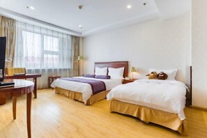 Minibar, in-room safe, iron/ironing board, Internet - Petroleum Hotel (Jinzhou)