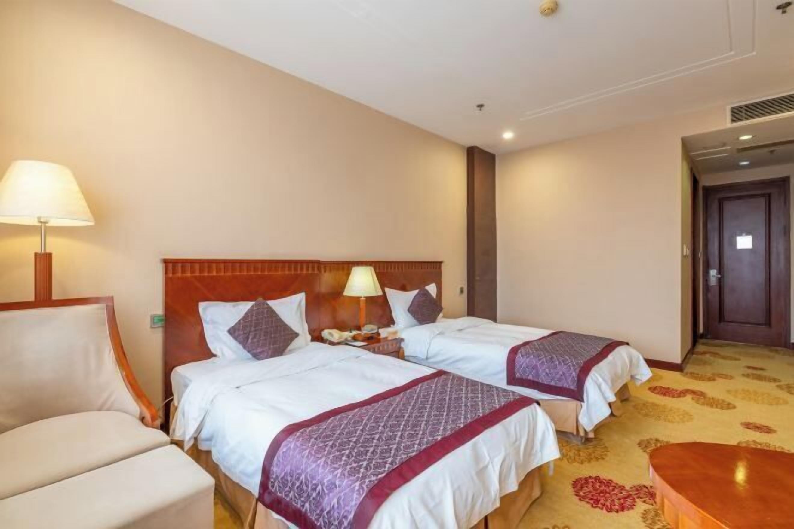 Minibar, in-room safe, iron/ironing board, Internet