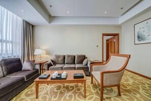 Minibar, in-room safe, iron/ironing board, Internet