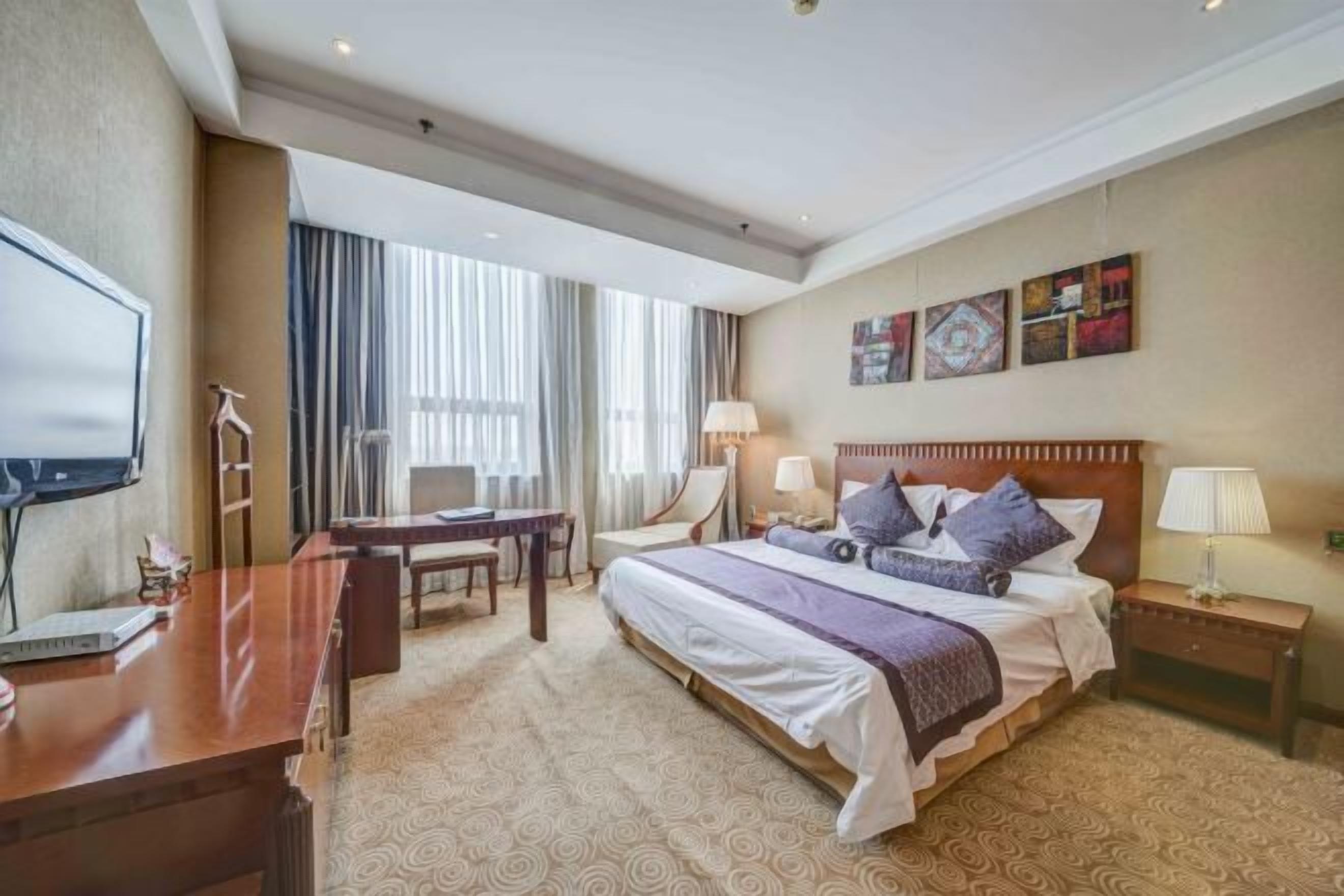 Minibar, in-room safe, iron/ironing board, Internet