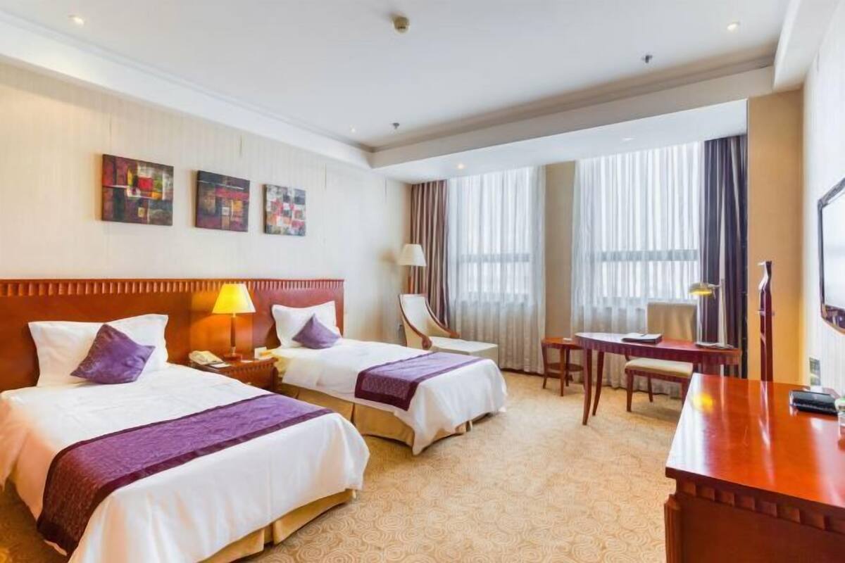 Minibar, in-room safe, iron/ironing board, Internet