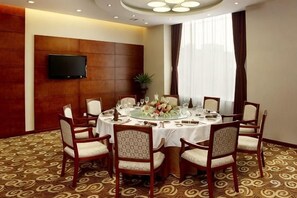 Unclassified image, 4 of 103, button - Petroleum Hotel (Jinzhou)