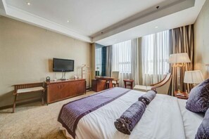 Minibar, in-room safe, iron/ironing board, Internet