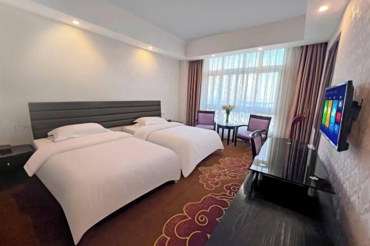 Minibar, in-room safe, iron/ironing board, Internet