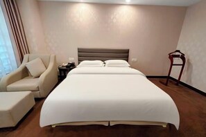 Minibar, in-room safe, iron/ironing board, Internet